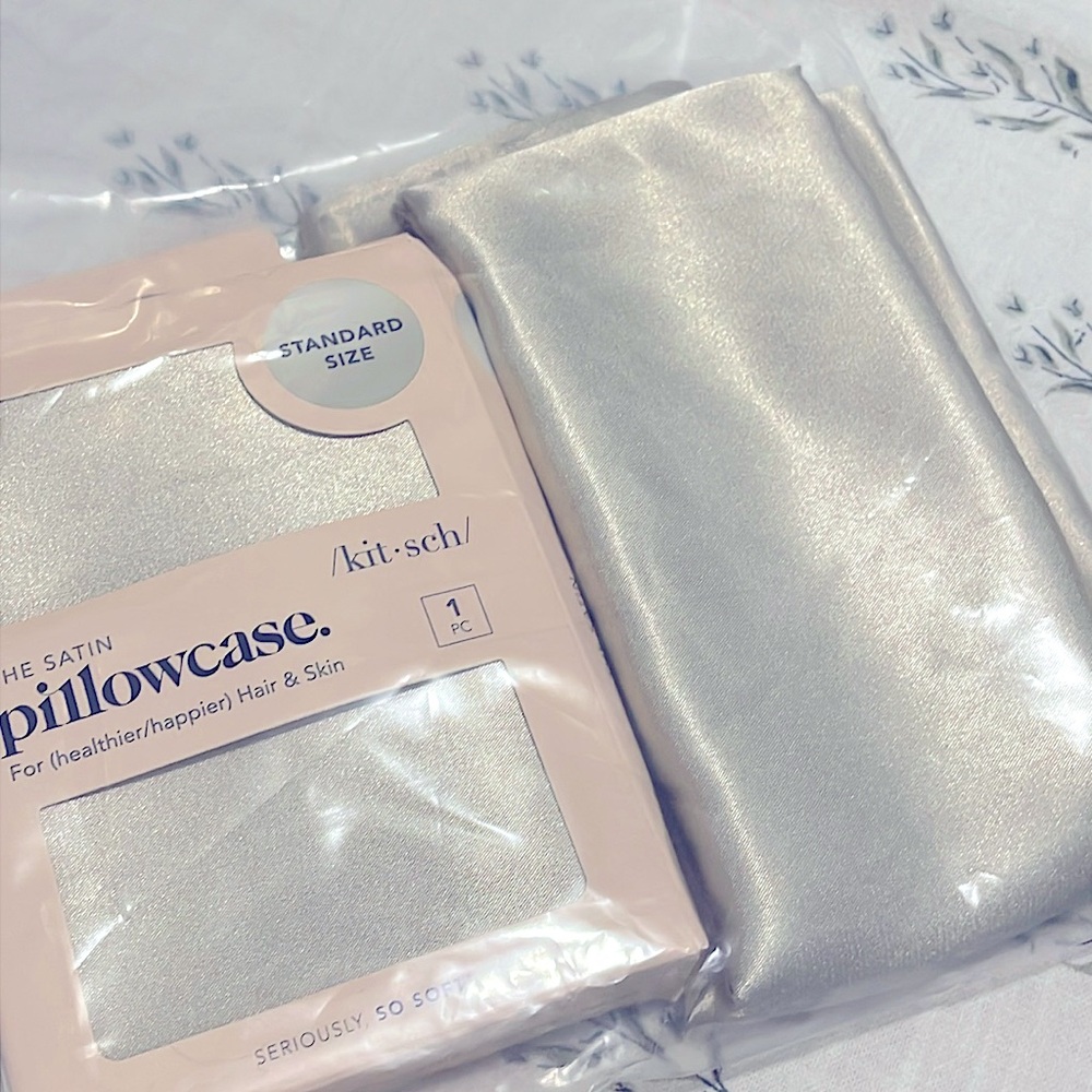 Kitsch • Light Sage Green Satin Standard Pillowcase Set (x2) NWT